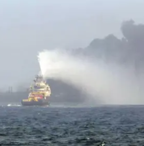 navio petroleiro e embarcação de carga colidem no mar do norte